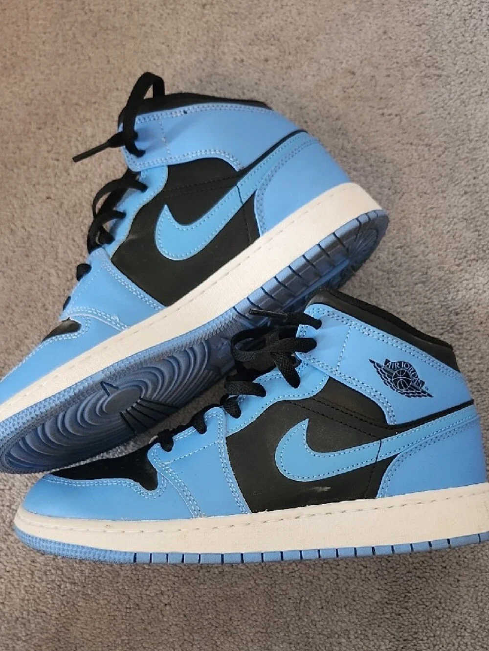 Nike Air Jordan Basketball Shoes in Light Blue and Black - Picture 6 of 7